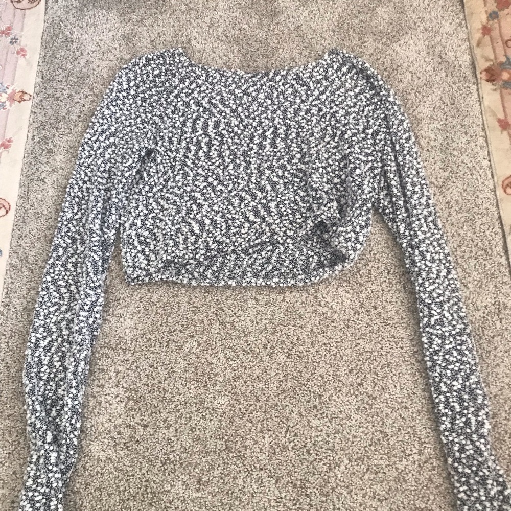 Long sleeve crop top